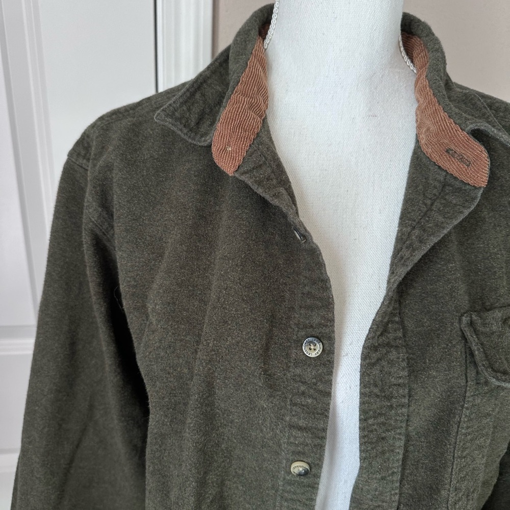 🎉Host Pick🎉 Legendary Whitetails Button-Down - Picture 2 of 13